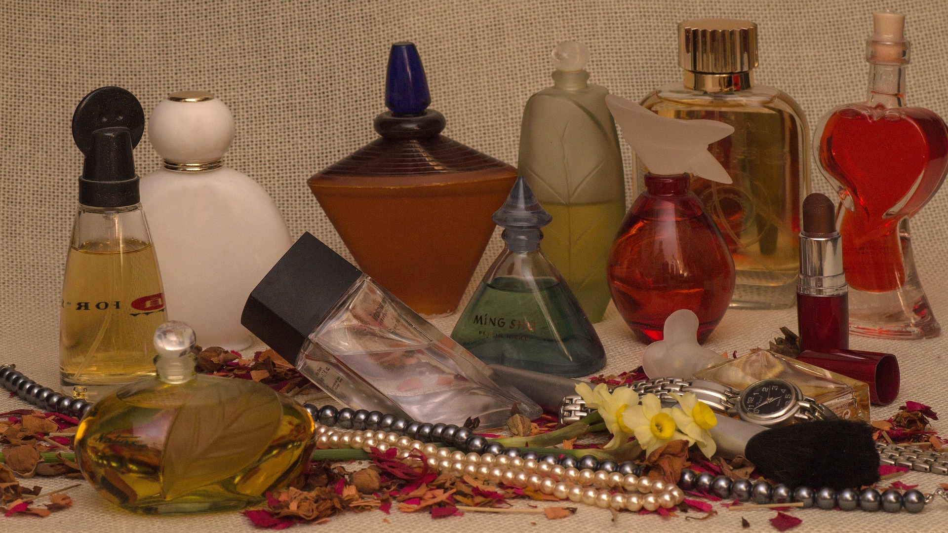 PERFUMES/ domeckopol en Pixabay
