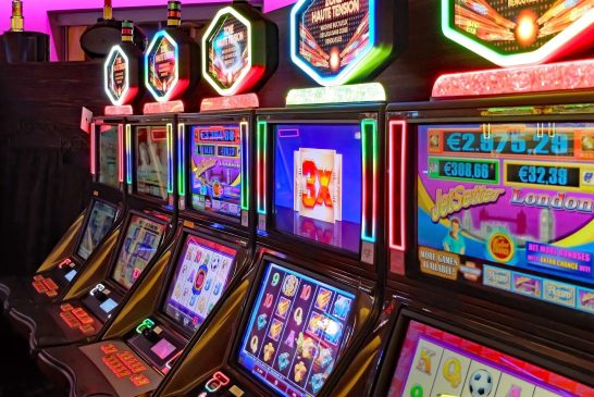 Mafia del juego: El crimen organizado convierte a las tienditas en minicasinos y lavadoras de dinero